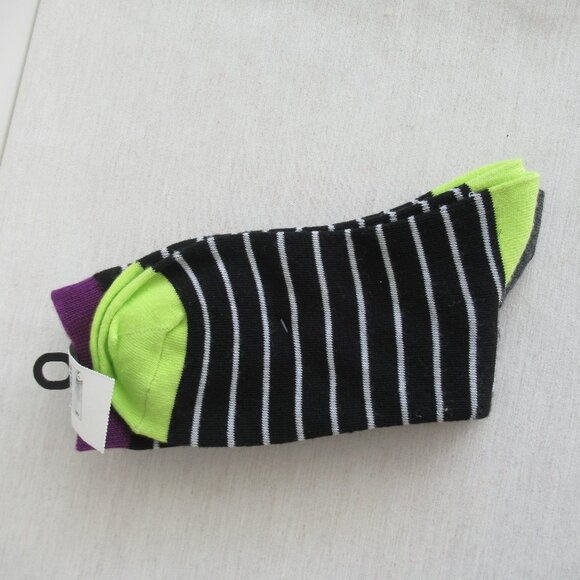 New HALLOWEEN SKULL 2 Pair Fun and Vibrant Unisex Socks size Medium 6.5 - 9 - Picture 5 of 5